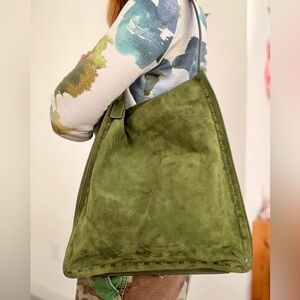 *SOLD* Coach West End (9474)